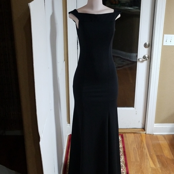 Party Gown ( Long black Dress) - Picture 6 of 6